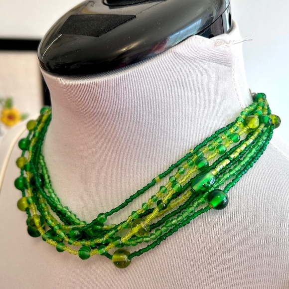 Vintage Multistrand Green Glass Beaded Necklace - Picture 3 of 4
